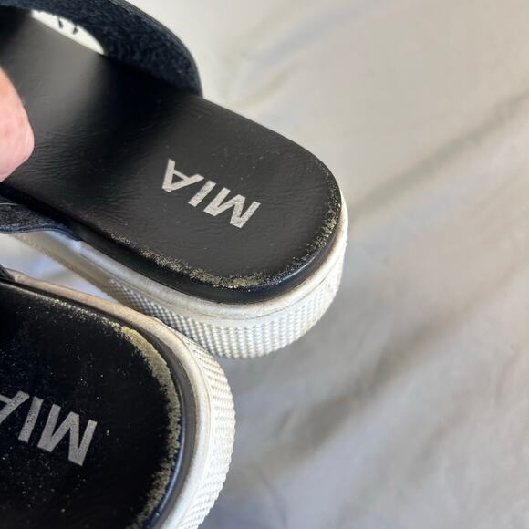 MIA Women's Black Leather two strap slip on sandals size 8 - Picture 7 of 8